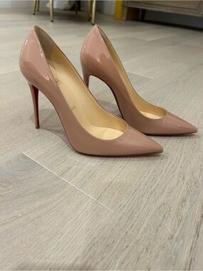 Christian Louboutin size 38 So Kate 100 Beige Patent Stiletto Pumps, Red Sole